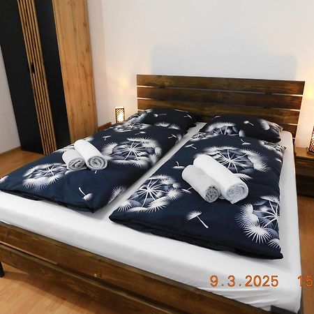 Appartement Pod Dubom à Liptovský Mikuláš Extérieur photo